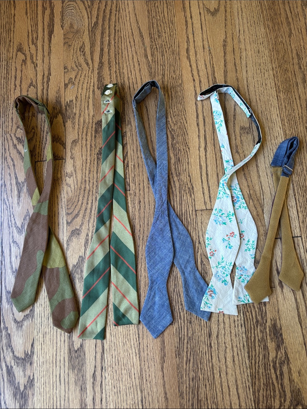 5 Men's Assorted Designer Bow Ties in Green, Blue, Brown, Tan